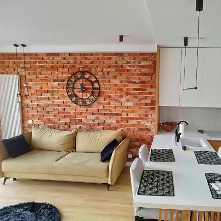 Lakeview Apartment *