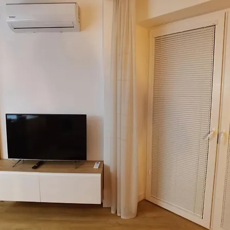 Lakeview Apartment